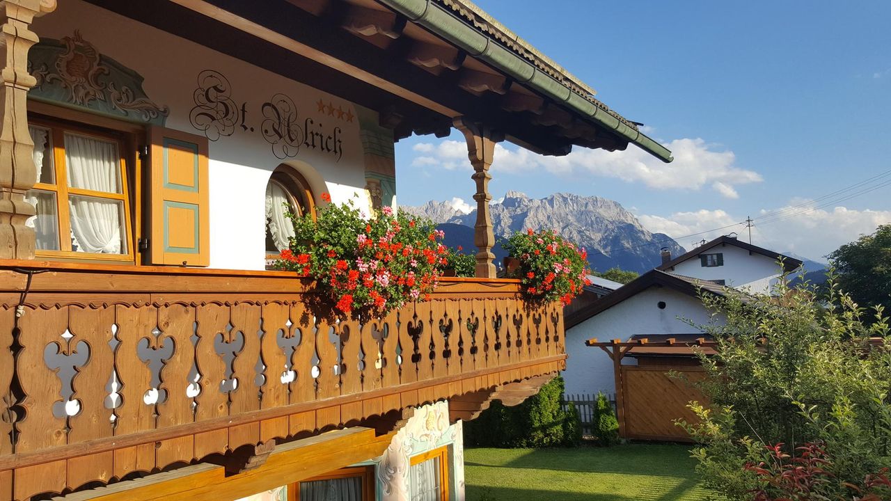 Balkon mit Blickauf Karwendelmassiv Balkon mit Blickauf Karwendelmassiv